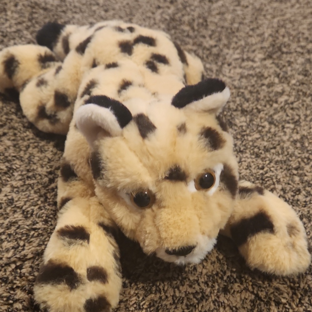 Fao Shwarz Leapord Plush Collectible. Excellent condition